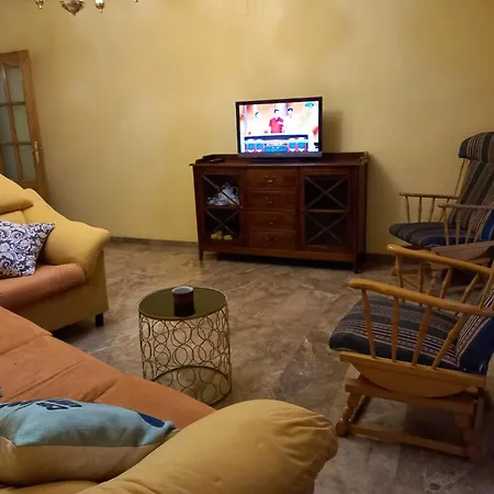 Vakantiehuis Welcoming House With Mountain View In *