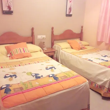 Welcoming House With Mountain View In Vakantiehuis